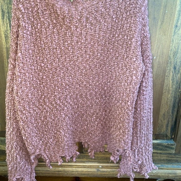 Red/Rust LS Sweater with Frayed Hems - Picture 5 of 6